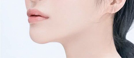 여성의 옆모습 턱선과 목 라인