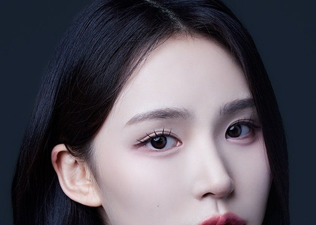 여성의 얼굴 클로즈업 사진
