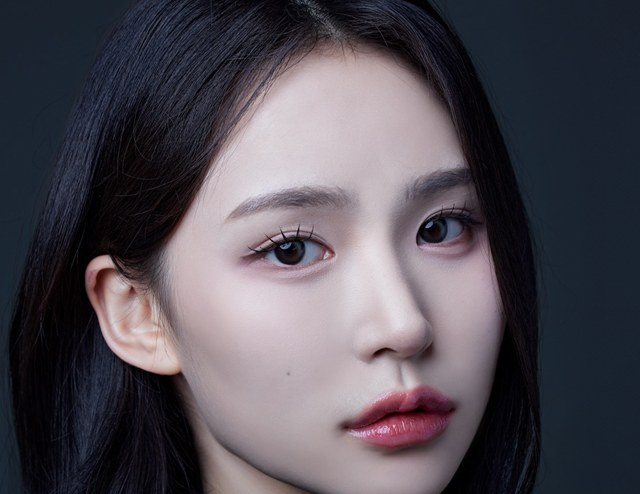 여성 모델의 얼굴 클로즈업 사진