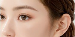 여성의 얼굴 측면 클로즈업 사진