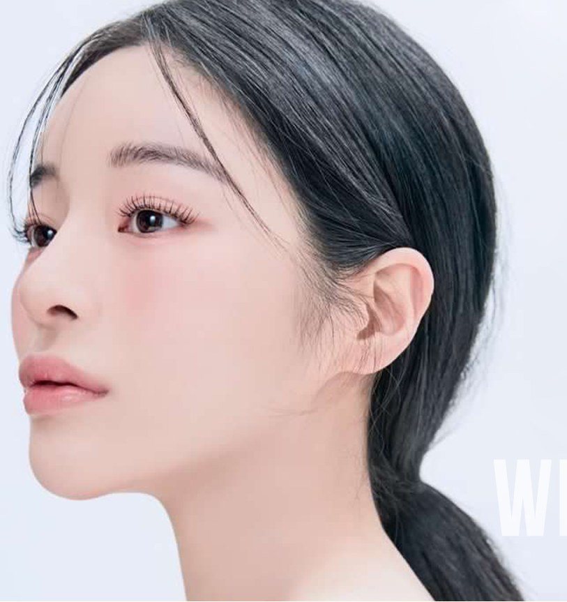 옆모습을 보이는 여성 모델