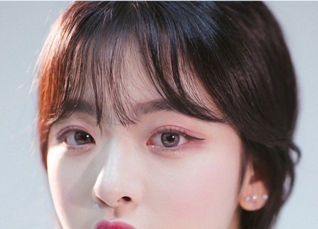 여성의 얼굴 클로즈업 사진