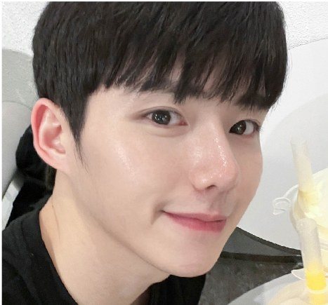 남성 셀카 사진