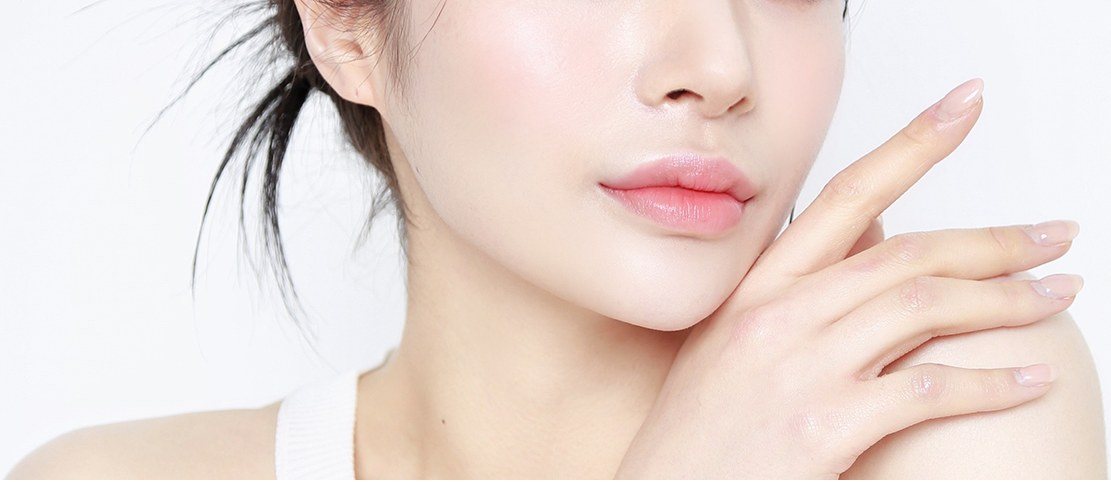 깨끗한 피부의 여성 모델
