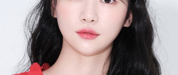 여성 모델 얼굴 하단 클로즈업 사진
